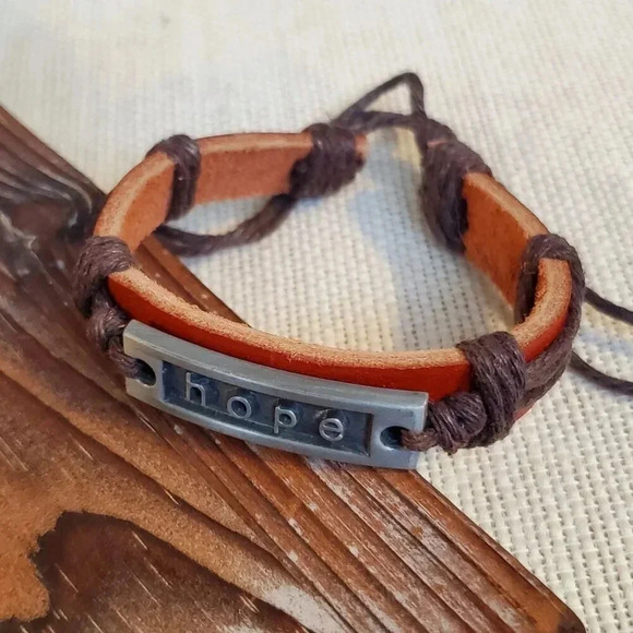 Handcrafted Hope Cowhide Leather Affirmation Bracelet - Picture 1 of 6